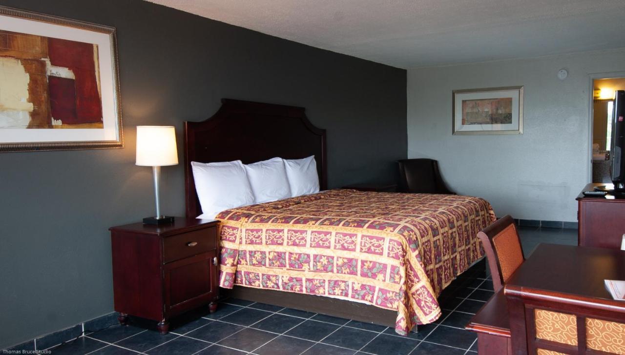 Express Inn & Suites - 5 Miles From St Petersburg Clearwater Airport Exterior foto